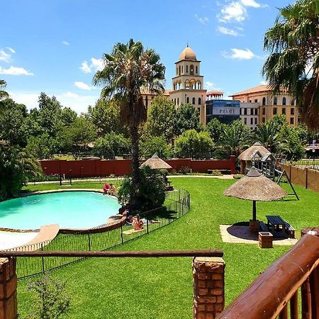 Merry Monte Casino Lodge House In Fourways Sandton Bagian luar foto