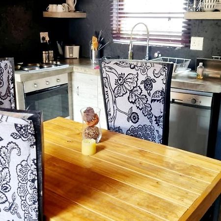 Merry Monte Casino Lodge House In Fourways Sandton Bagian luar foto