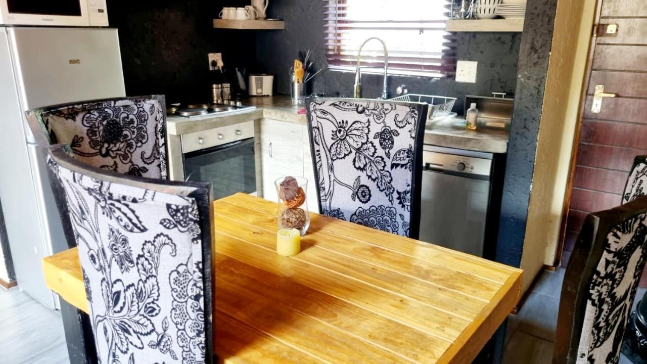 Merry Monte Casino Lodge House In Fourways Sandton Bagian luar foto