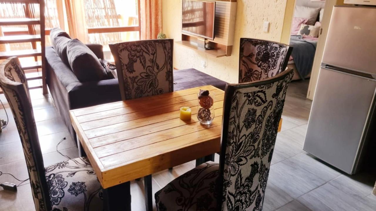 Merry Monte Casino Lodge House In Fourways Sandton Bagian luar foto